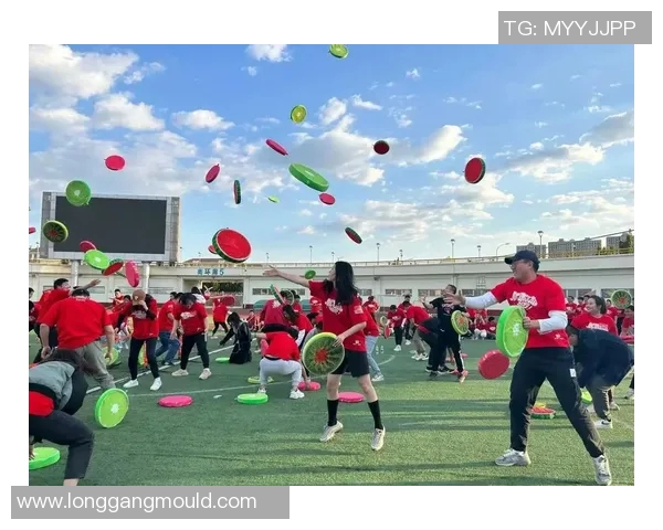 武汉飞盘队的奋斗与荣耀：一段激情四溢的飞盘纪实之旅